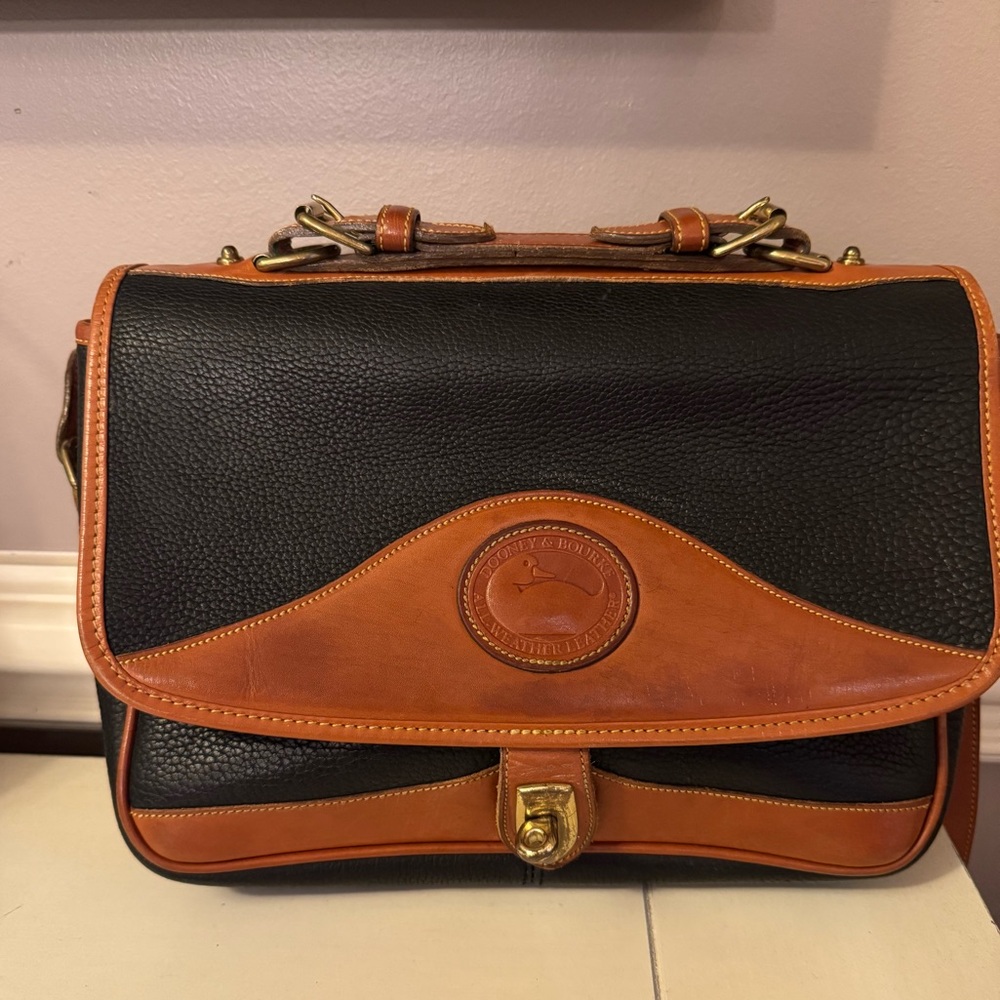 Vintage Dooney & Bourke Navy & Tan Shoulder Crossbody Bag Pebble Grain Leather